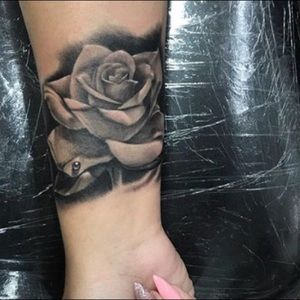 Meet your Posher, Aris